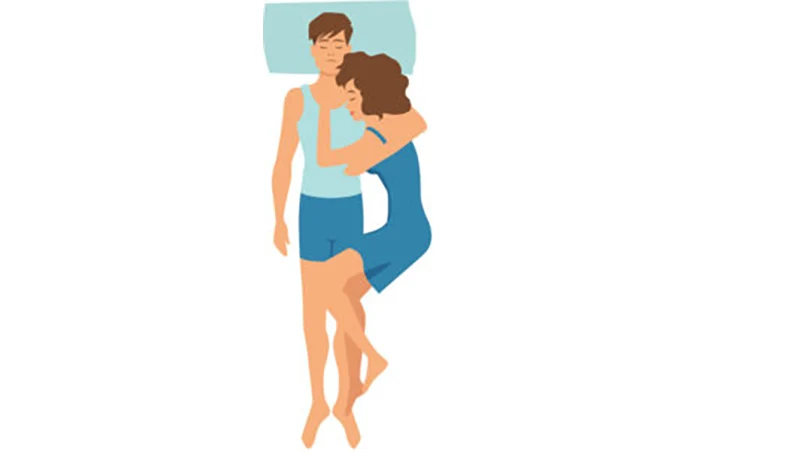 la position de sommeil des couples dans un câlin romantique
