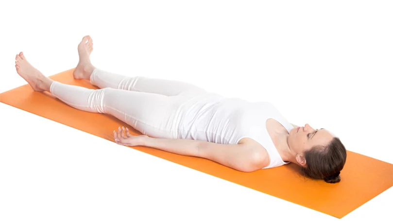 une image de la pose de yoga savasana
