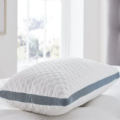 une image de produit de l'oreiller geltex de silentnight sur un lit