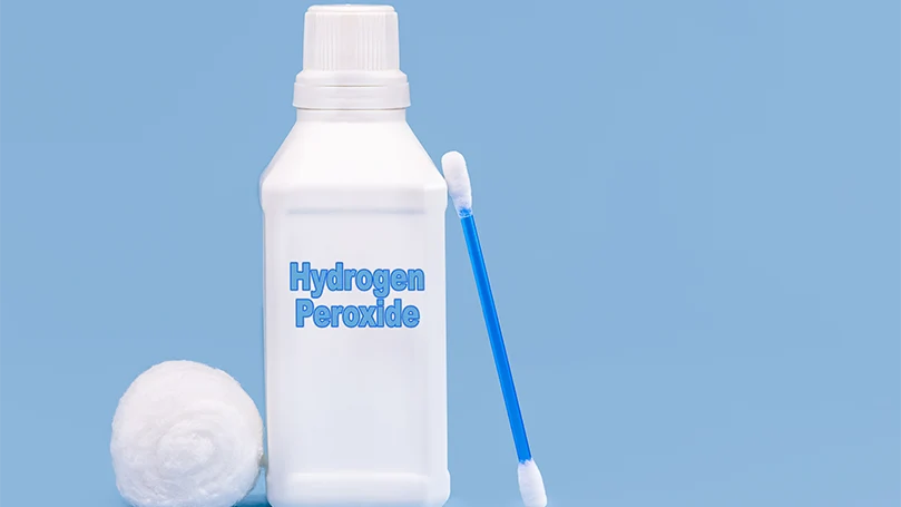 un récipient en plastique contenant du peroxyde d'hydrogène