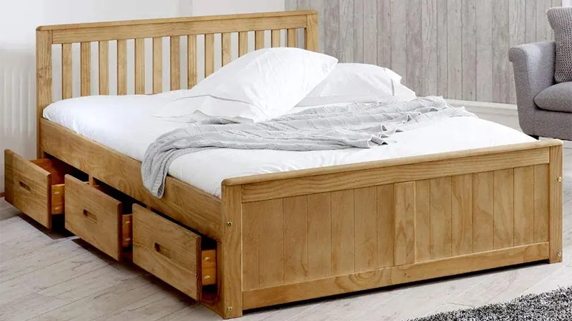 Une image de Happy Beds Mission Wooden Solid Waxed Pine Storage Bed.