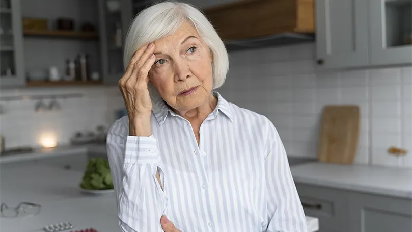 Une femme âgée souffrant de la maladie d'Alzheimer.