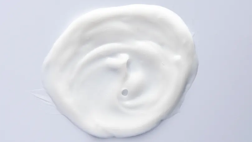 Image d'une crème de masque pour les yeux à base de lait.