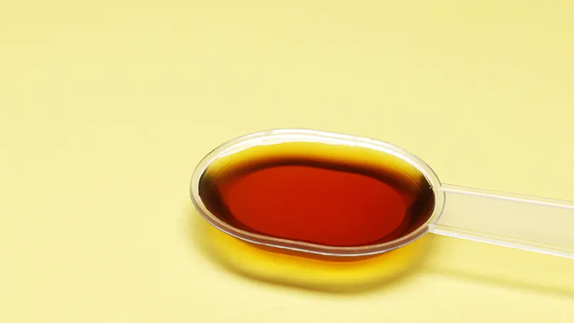 Image d'une cuillère à café de sirop contre la toux.