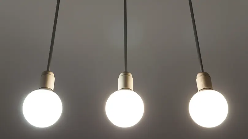 Une image de sphères d'ampoules électriques.