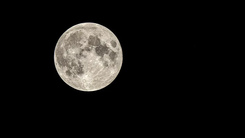 Une image de la pleine lune.