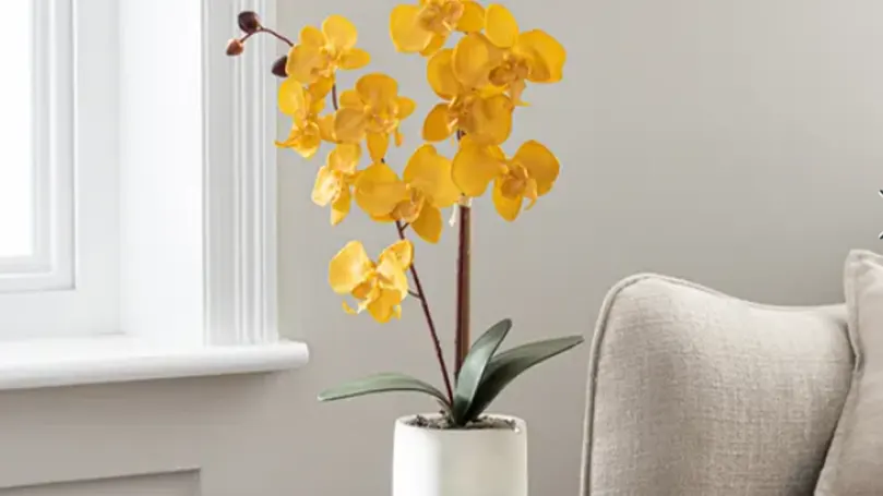 orchidée artificielle-ochre-en-pot-gris