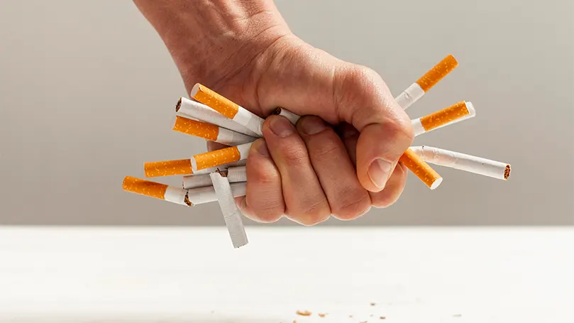 Comment cesser de fumer en brisant la main ?