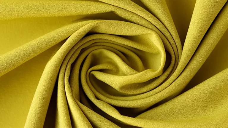 Gros plan sur des draps de lit en polyester