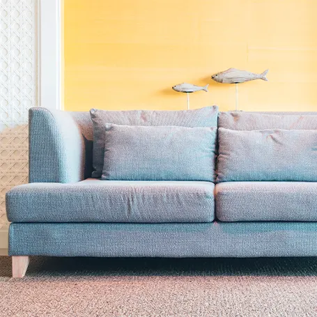 Image d'un canapé-lit bleu confortable