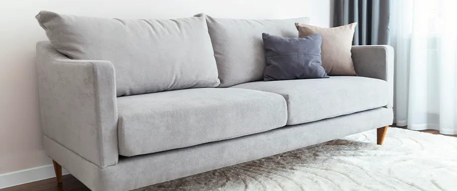 Image en vedette pour How to Make a Sofa More Comfortable (Comment rendre un canapé plus confortable)